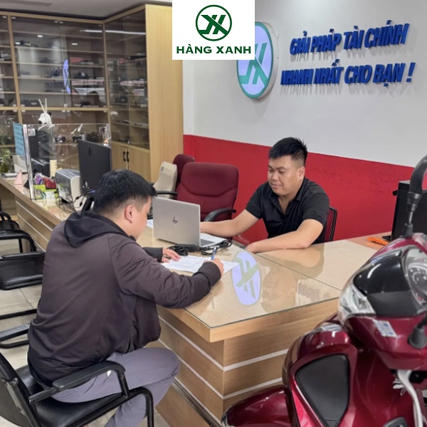 cầm xe máy lấy tiền liền