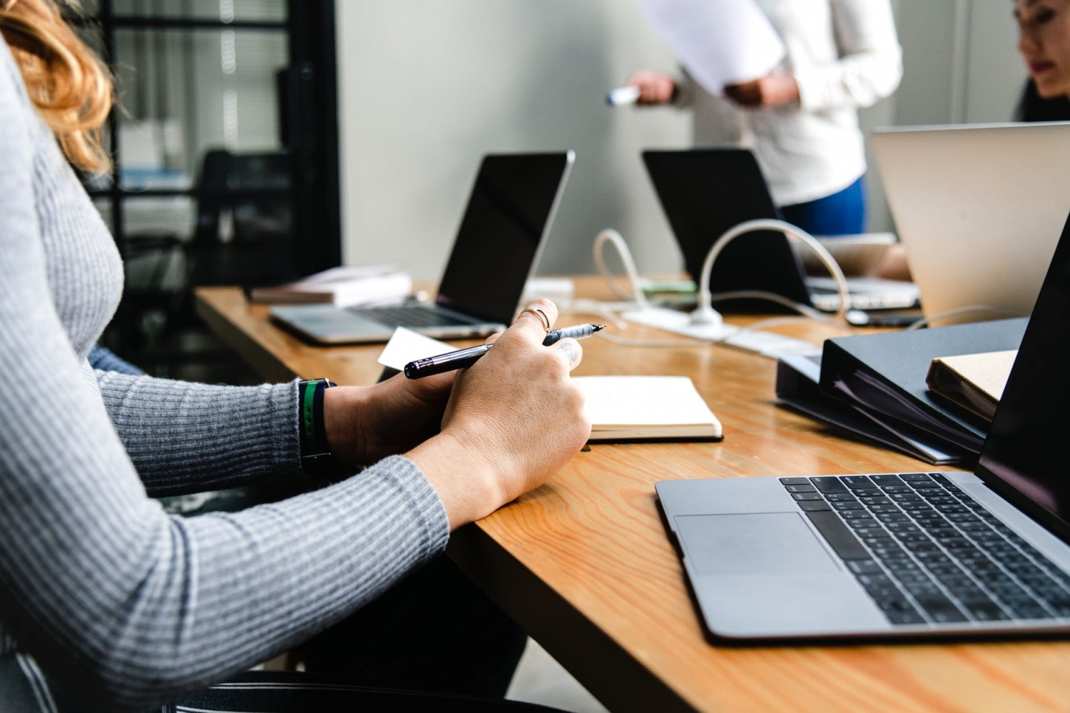 Mách bạn cách nhận biết tiệm cầm đồ xe ô tô uy tín